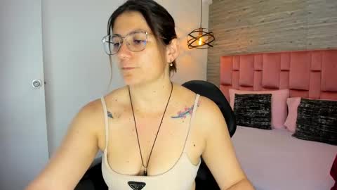 Snapshot of sarahdeyvis chatting on 8, 9, 2025 Sarah Deyvis online show from 8, 9, 2025