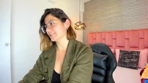 Snapshot of sarahdeyvis chatting on 9, 9, 2025 Sarah Deyvis online show from 9, 9, 2025