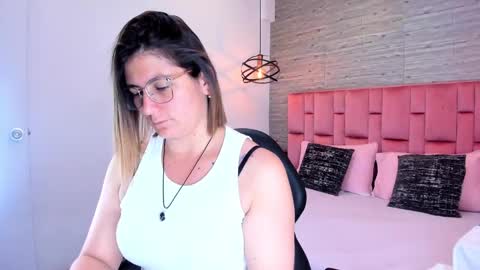 Snapshot of sarahdeyvis chatting on 13, 9, 2025 Sarah Deyvis online show from 13, 9, 2025