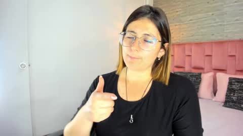 Snapshot of sarahdeyvis chatting on 18, 9, 2025 Sarah Deyvis online show from 18, 9, 2025