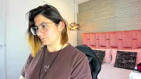 Snapshot of sarahdeyvis chatting on 29, 9, 2025 Sarah Deyvis online show from 29, 9, 2025