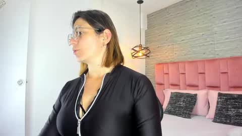 Snapshot of sarahdeyvis chatting on 30, 9, 2025 Sarah Deyvis online show from 30, 9, 2025