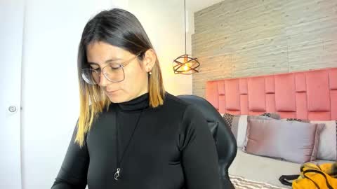 Snapshot of sarahdeyvis chatting on 17, 10, 2025 Sarah Deyvis online show from 17, 10, 2025