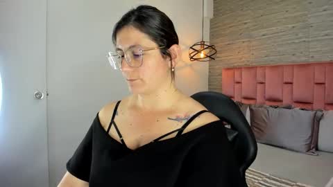 Snapshot of sarahdeyvis chatting on 22, 10, 2025 Sarah Deyvis online show from 22, 10, 2025