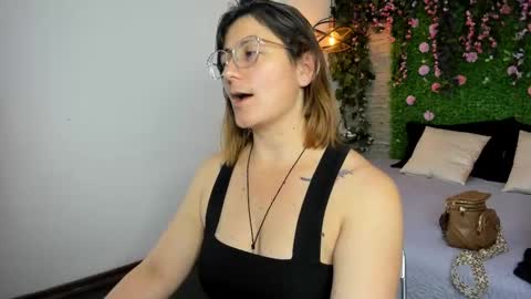 Snapshot of sarahdeyvis chatting on 14, 11, 2025 Sarah Deyvis online show from 14, 11, 2025