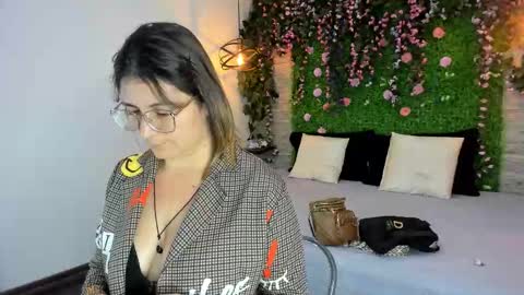 Snapshot of sarahdeyvis chatting on 21, 11, 2025 Sarah Deyvis online show from 21, 11, 2025