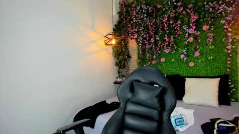 Snapshot of sarahdeyvis chatting on 27, 11, 2025 Sarah Deyvis online show from 27, 11, 2025