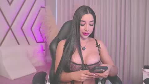 Snapshot of sarahgrey18 chatting on 5, 8, 2026 Sarah online show from 5, 8, 2026