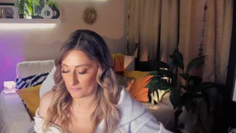 Divine Sarah NONUDE model online show from 11, 5, 2026