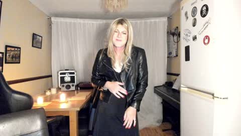 SarahLorraine online show from 12, 5, 2026