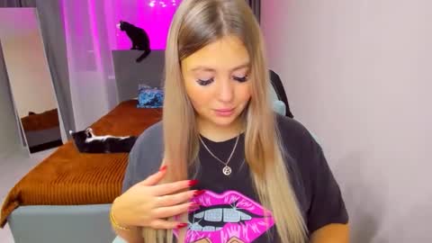 Sarah online show from 8, 11, 2025