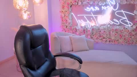 Sarah Rhodes online show from 5, 1, 2026