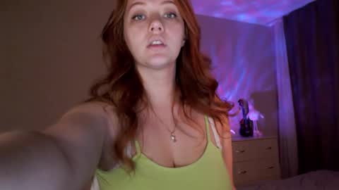 Snapshot of sarahsweetie_ chatting on 24, 12, 2024 Sarah online show from 24, 12, 2024
