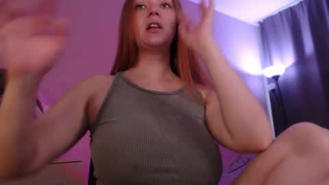 Snapshot of sarahsweetie_ chatting on 23, 9, 2025 Sarah online show from 23, 9, 2025