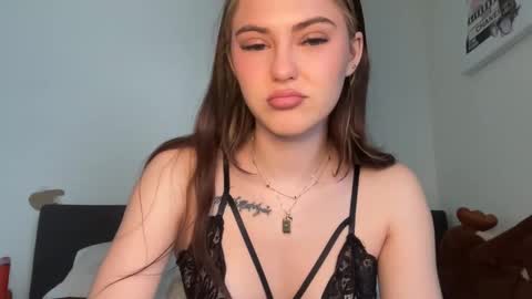 SarahxOliver online show from 18, 12, 2025