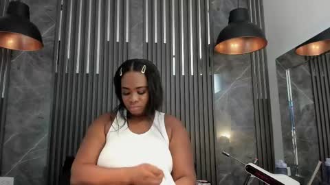 Snapshot of saraievans chatting on 8, 10, 2025 Sarai online show from 8, 10, 2025