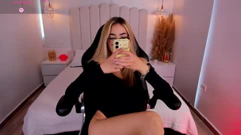 Sara jones   online show from 8, 5, 2026