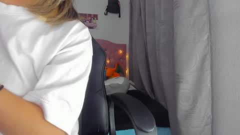 Snapshot of saralolo420 chatting on 10, 1, 2025 sara online show from 10, 1, 2025