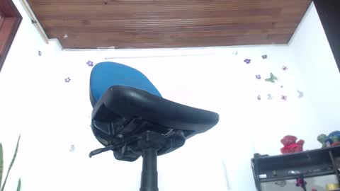 Saraloves online show from 8, 1, 2025