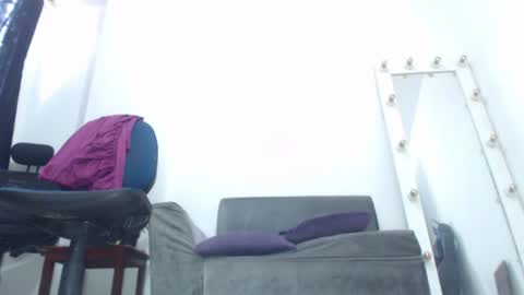 Saraloves online show from 8, 7, 2026