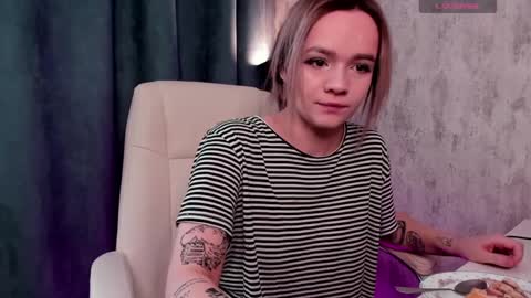 Snapshot of sararomoney chatting on 6, 1, 2025 Sara online show from 6, 1, 2025