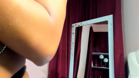 Snapshot of sarasolei chatting on 11, 10, 2025 ZaraSolei online show from 11, 10, 2025