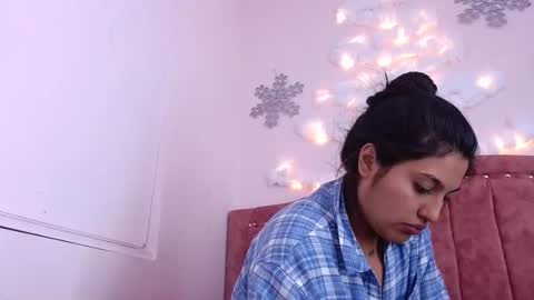 sarastonesx online show from 13, 12, 2024