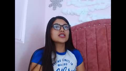 sarastonesx online show from 19, 1, 2025