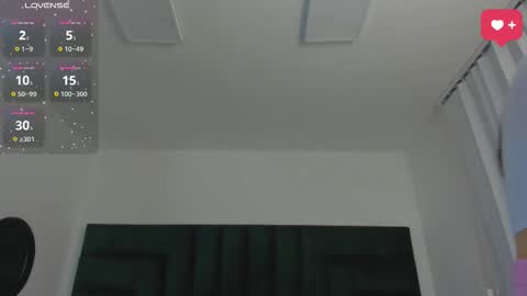 Snapshot of sarawagner_ chatting on 15, 9, 2025 online show from 15, 9, 2025