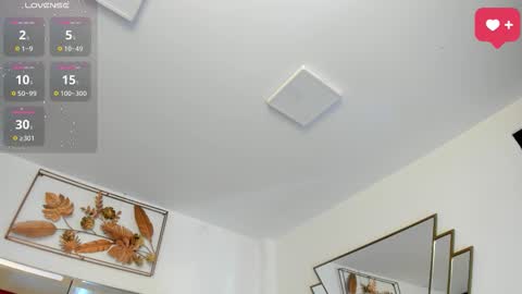 Snapshot of sarawagner_ chatting on 19, 9, 2025 online show from 19, 9, 2025