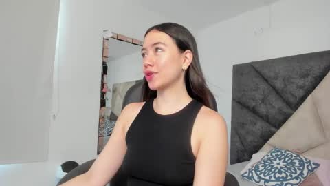 Snapshot of sarawagner_ chatting on 21, 9, 2025 online show from 21, 9, 2025