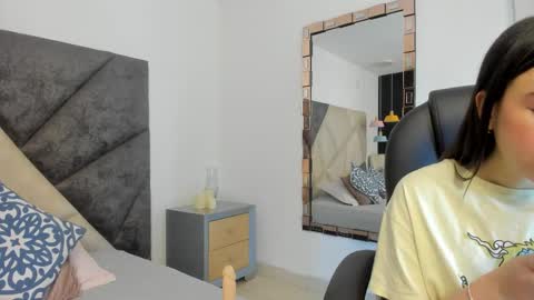 Snapshot of sarawagner_ chatting on 26, 9, 2025 online show from 26, 9, 2025