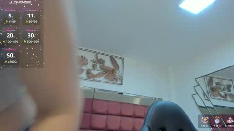 Snapshot of sarawagner_ chatting on 6, 10, 2025 online show from 6, 10, 2025