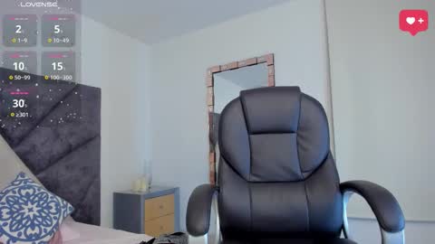 Snapshot of sarawagner_ chatting on 11, 10, 2025 online show from 11, 10, 2025