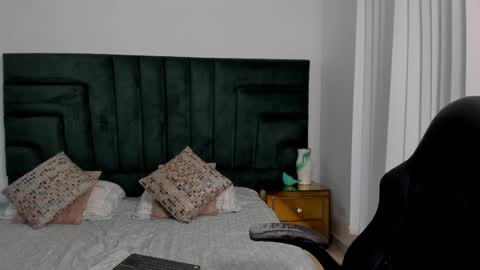 Snapshot of sarawagner_ chatting on 19, 5, 2026 online show from 19, 5, 2026