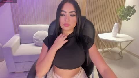 Snapshot of sarawinstone_ chatting on 16, 1, 2025 Sara Winstone online show from 16, 1, 2025