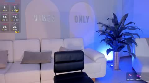 Snapshot of sarawinstone_ chatting on 12, 3, 2025 Sara Winstone online show from 12, 3, 2025