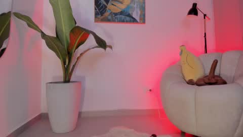 Snapshot of sarawinstone_ chatting on 7, 11, 2025 Sara Winstone online show from 7, 11, 2025