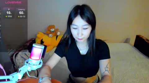 Snapshot of saraxray chatting on 6, 11, 2025 Sara online show from 6, 11, 2025