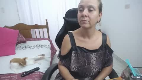 Snapshot of saray1221 chatting on 30, 4, 2026 saray1221 online show from 30, 4, 2026