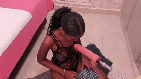 Snapshot of sasha_brownie_ chatting on 5, 12, 2025 Sasha online show from 5, 12, 2025