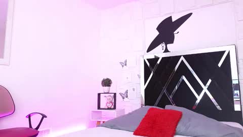 Sasha Mercedez online show from 17, 12, 2025