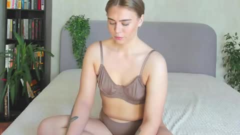 Snapshot of sassy_jam chatting on 11, 10, 2025 Sassy online show from 11, 10, 2025