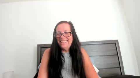 Snapshot of sassypeachgoddess chatting on 8, 10, 2025 sassypeachgoddess online show from 8, 10, 2025