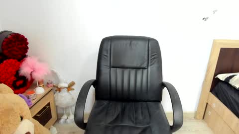 sassytiff online show from 19, 3, 2026