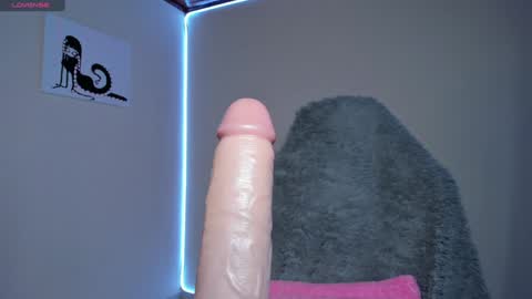    im expecting 300 thumbs up on my altar online show from 15, 1, 2025