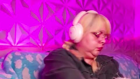 Gina George online show from 17, 10, 2025