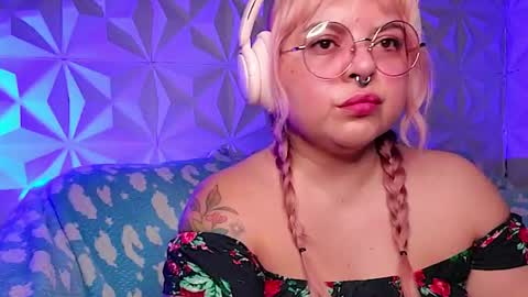 Gina George online show from 19, 4, 2026