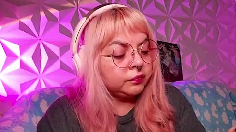 Snapshot of satyn_doll chatting on 21, 4, 2026 Gina George online show from 21, 4, 2026