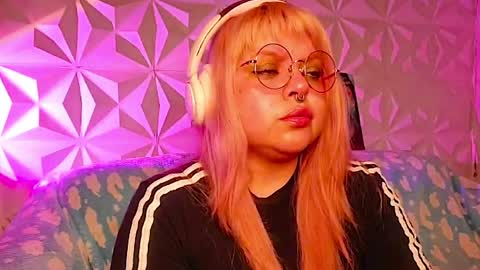 Snapshot of satyn_doll chatting on 23, 4, 2026 Gina George online show from 23, 4, 2026